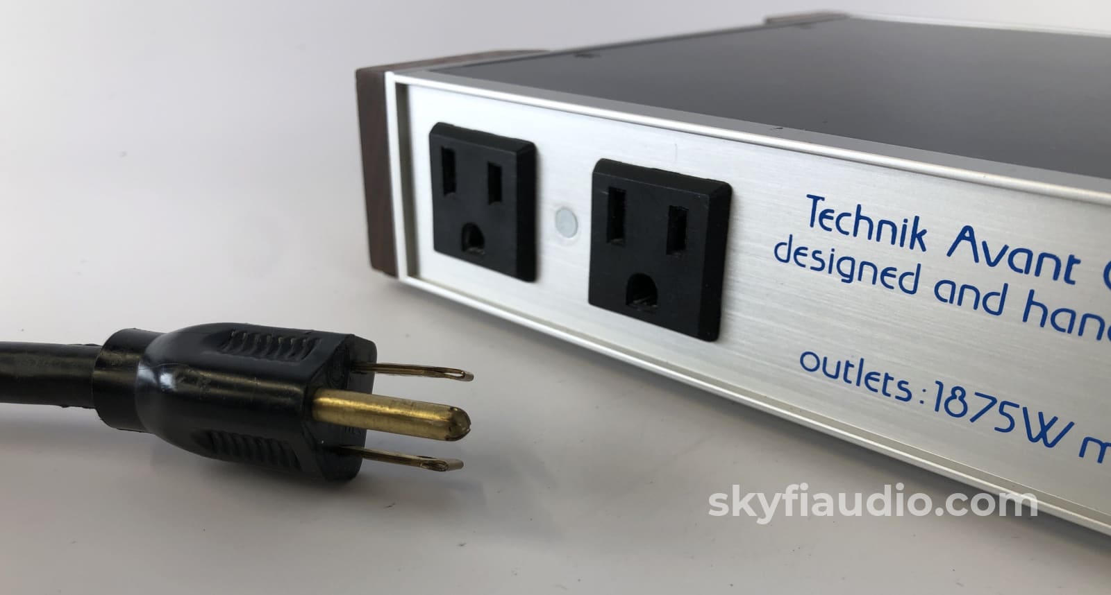 Tag (Technik Avant Garde) Audio Powerline Purifier - Silver Chassis (1 Of 2) Power Conditioner