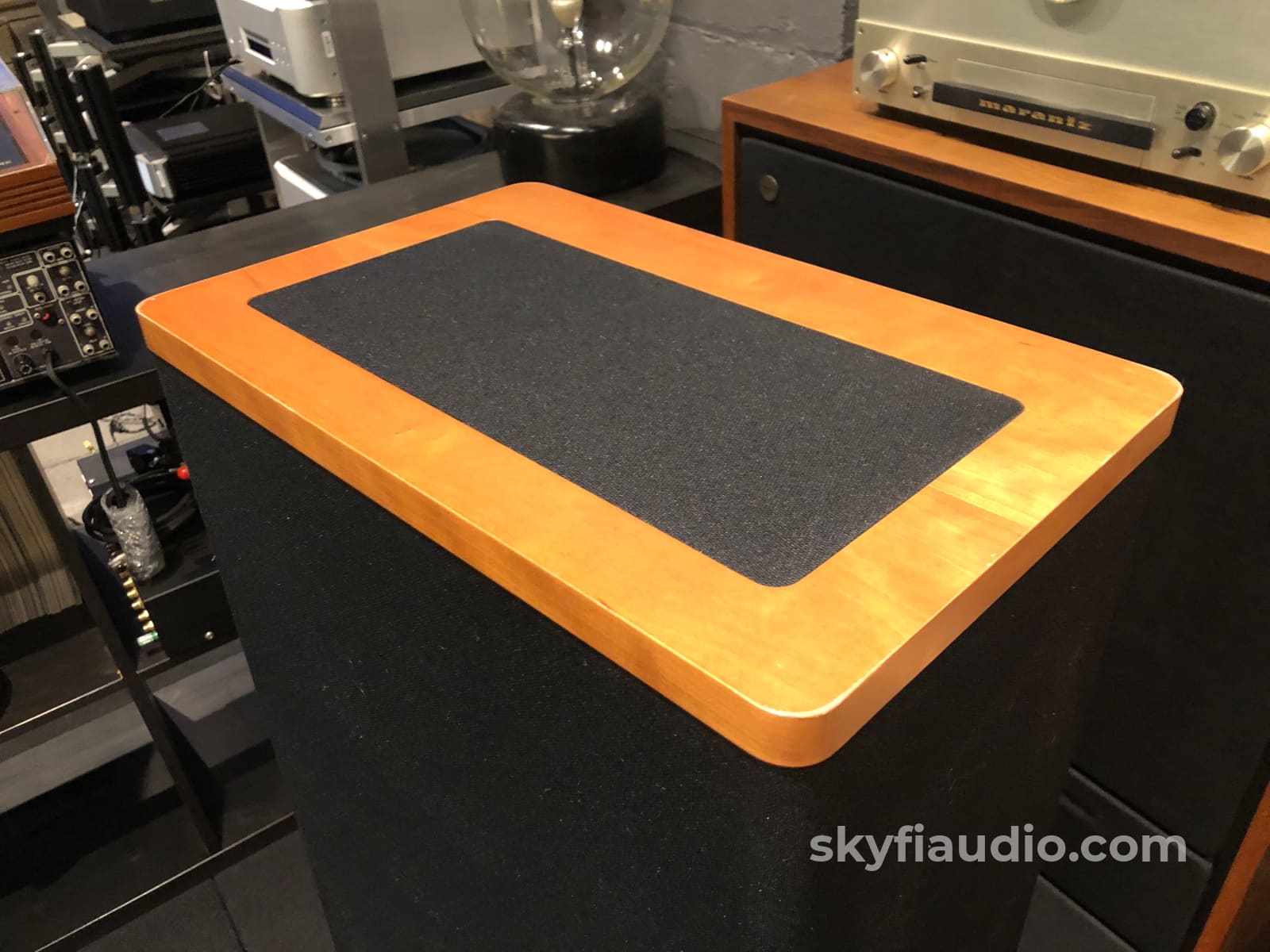 Vandersteen Model 2Ce Signature Ii 30Th Anniversary Speakers With Sound Anchor Stands