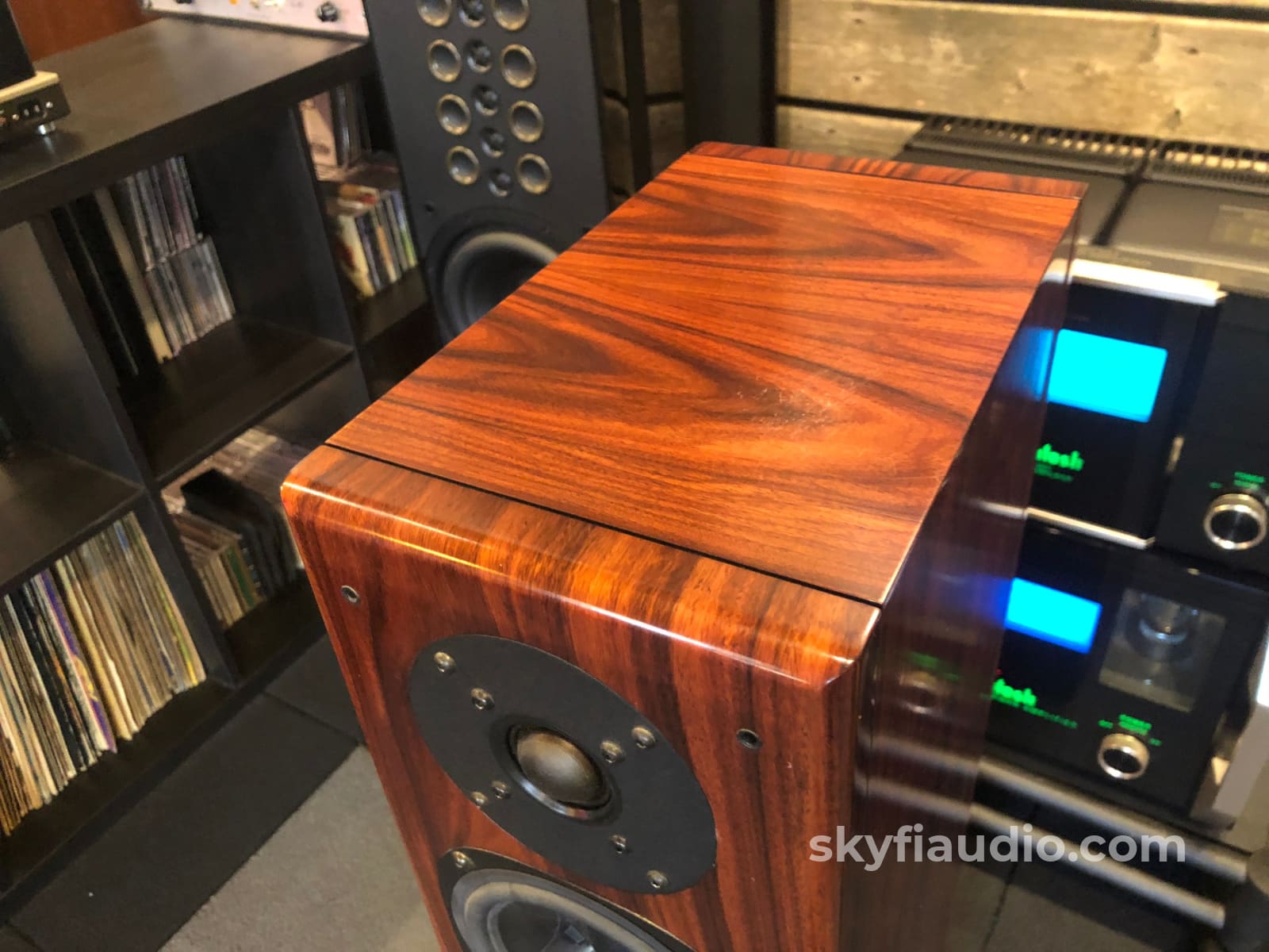 Vienna Acoustics Mozart Floorstanding Loudspeakers - Gorgeous Finish Speakers