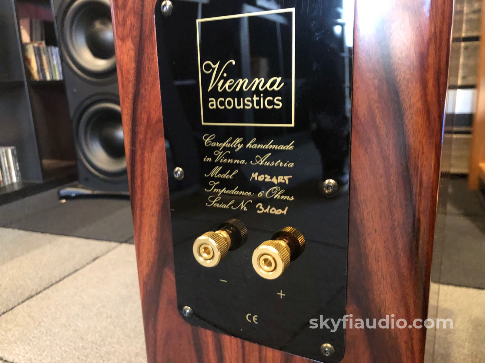 Vienna Acoustics Mozart Floorstanding Loudspeakers - Gorgeous Finish Speakers