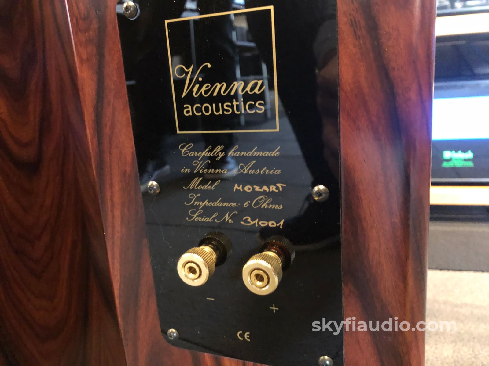 Vienna Acoustics Mozart Floorstanding Loudspeakers - Gorgeous Finish Speakers