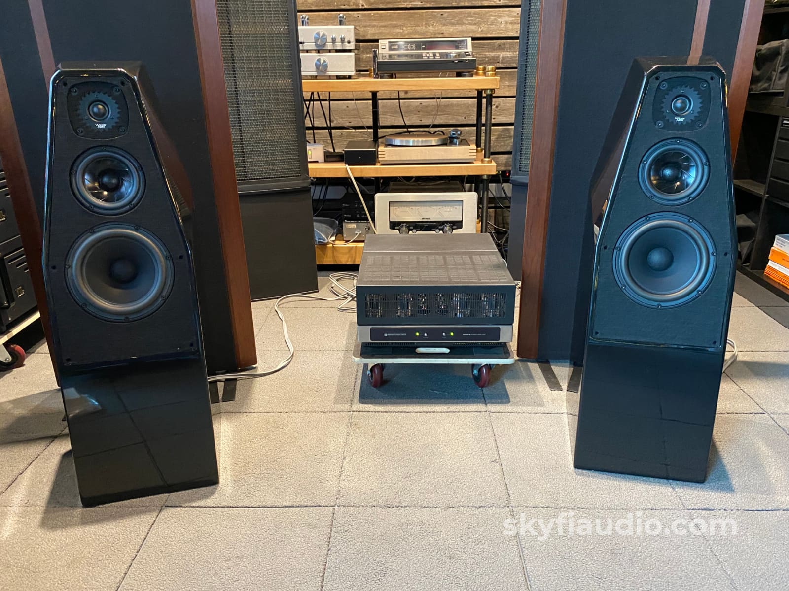 Wilson Audio Sabrina Speakers In Gloss Black