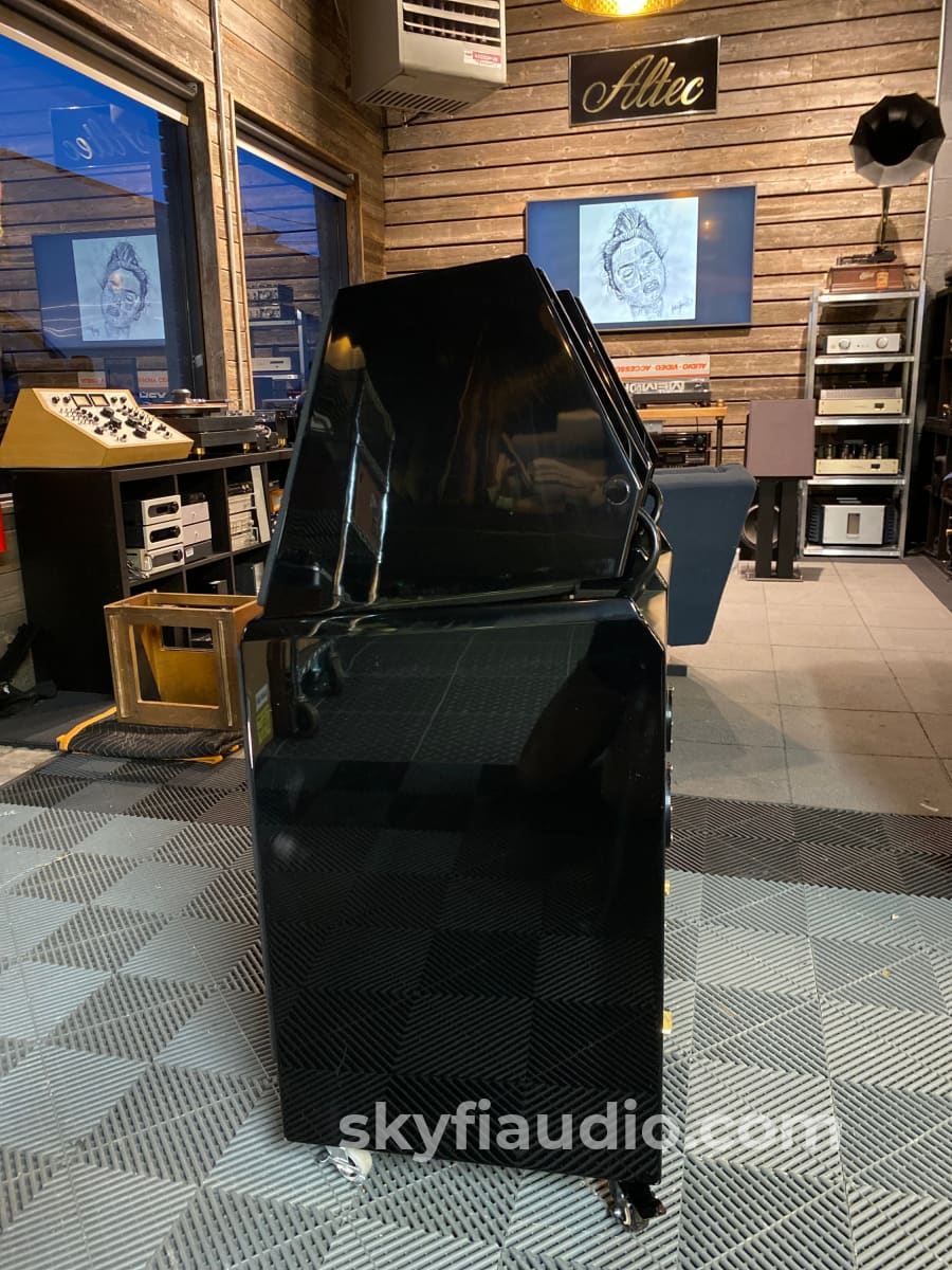 Wilson Audio Watt Puppy 8 Speakers. The Best And Last Version Speakers