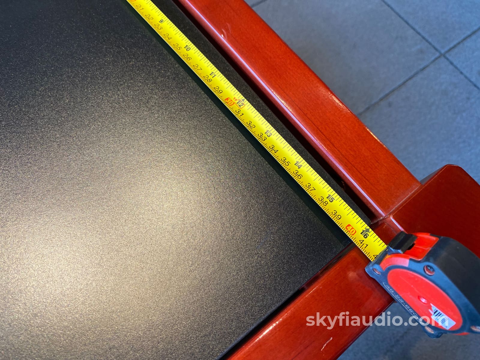 Zoethecus 3 Shelf Rack In Dark Red Wood With Spikes Accessory