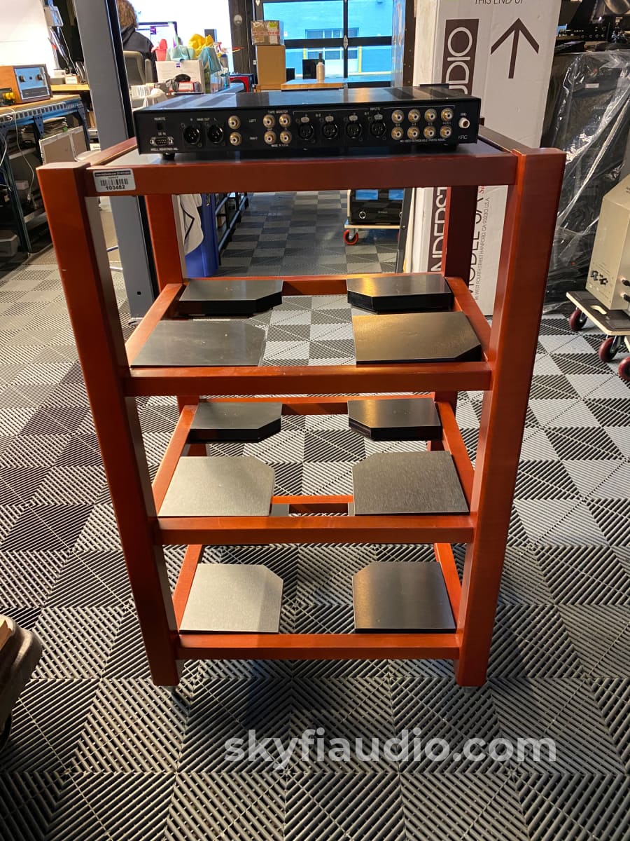 Zoethecus Four Shelf Isolating Audio Rack (40) With Z-Slab Accessory