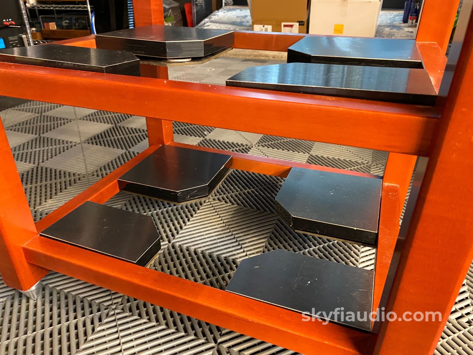 Zoethecus Four Shelf Isolating Audio Rack (40) With Z-Slab Accessory