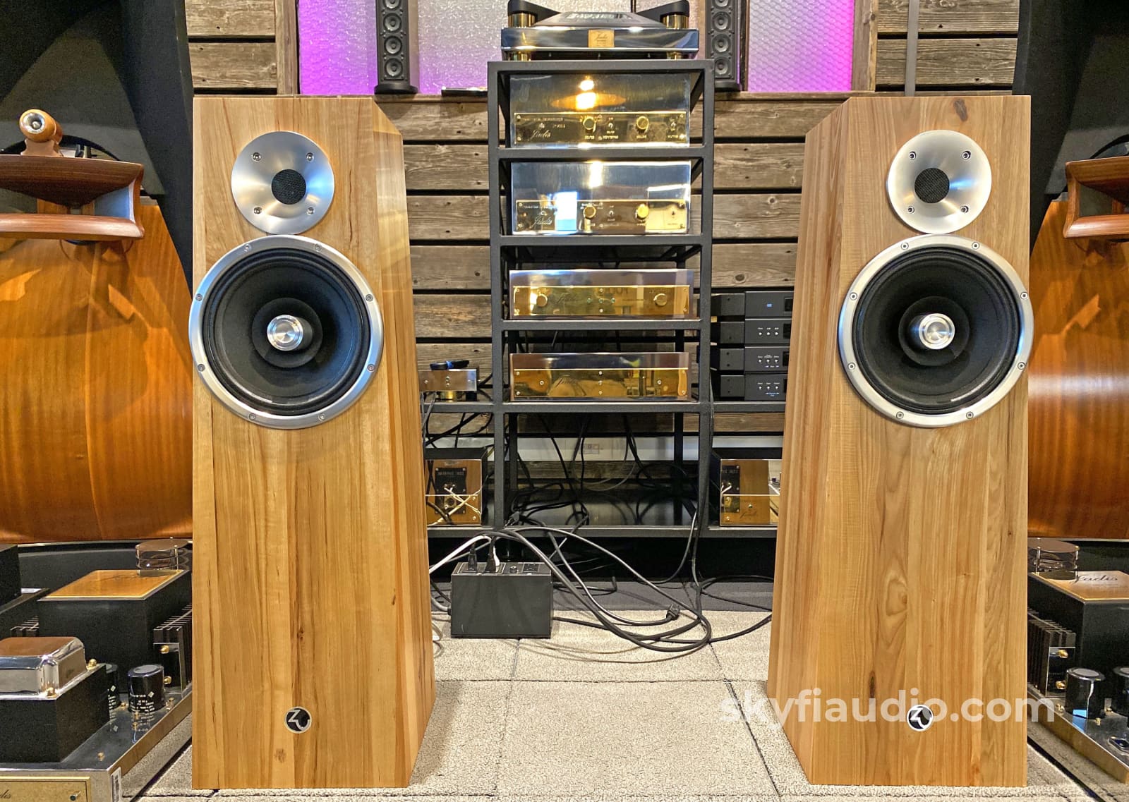 Efficient speakers store for tube amps