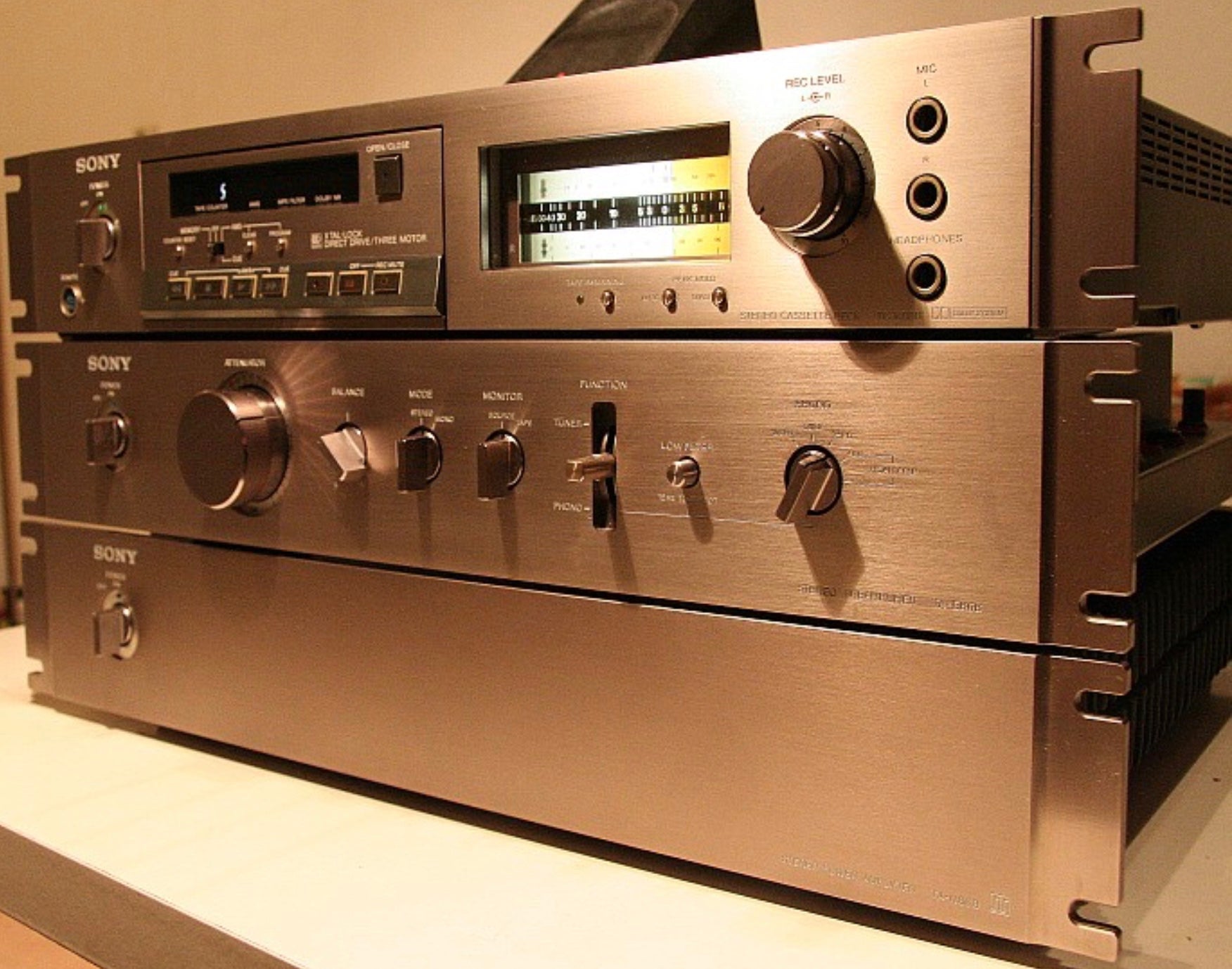Pre-Espirit Sony Preamp and Amp for our System of the Week