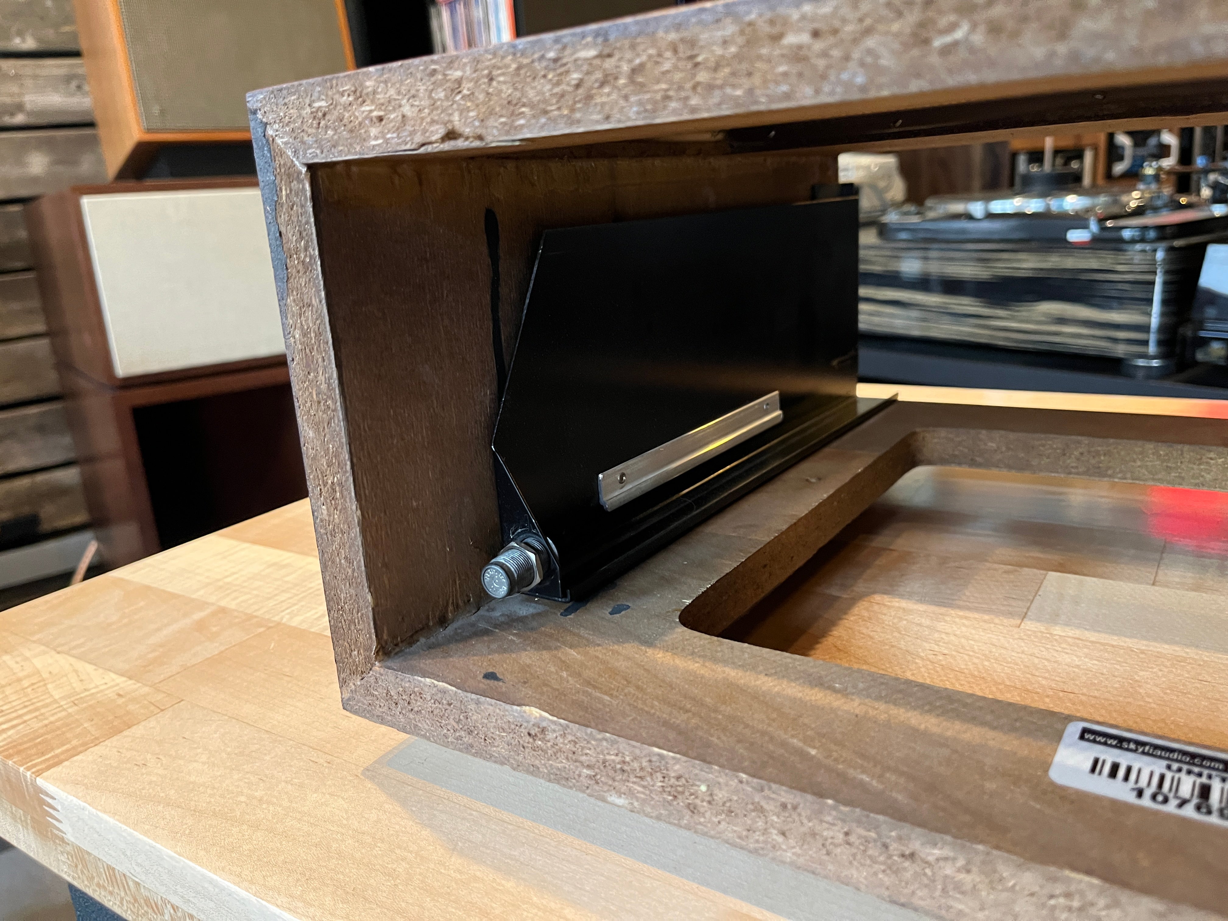 L12 Slant Foot Cabinet Cabinet w/ 12" Fixed Panlocs