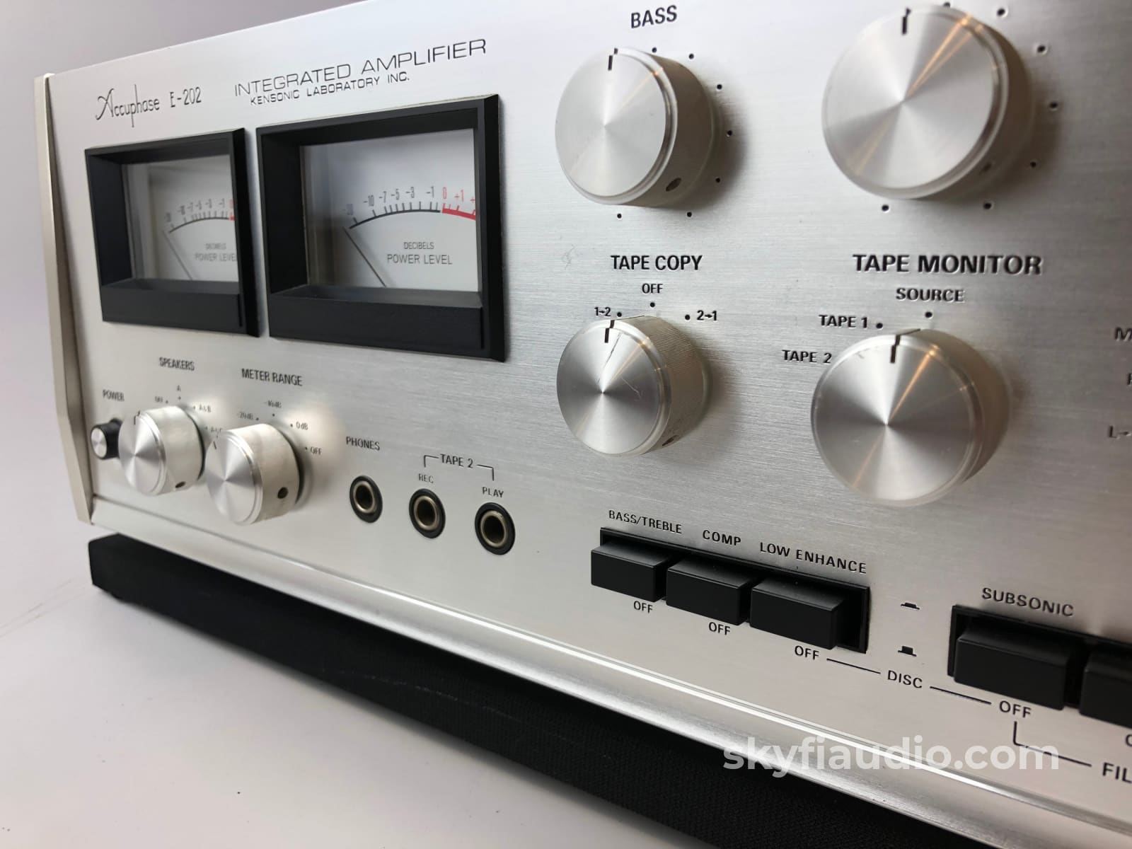 Accuphase E-202 Integrated Amplifier With Meters - Wow!