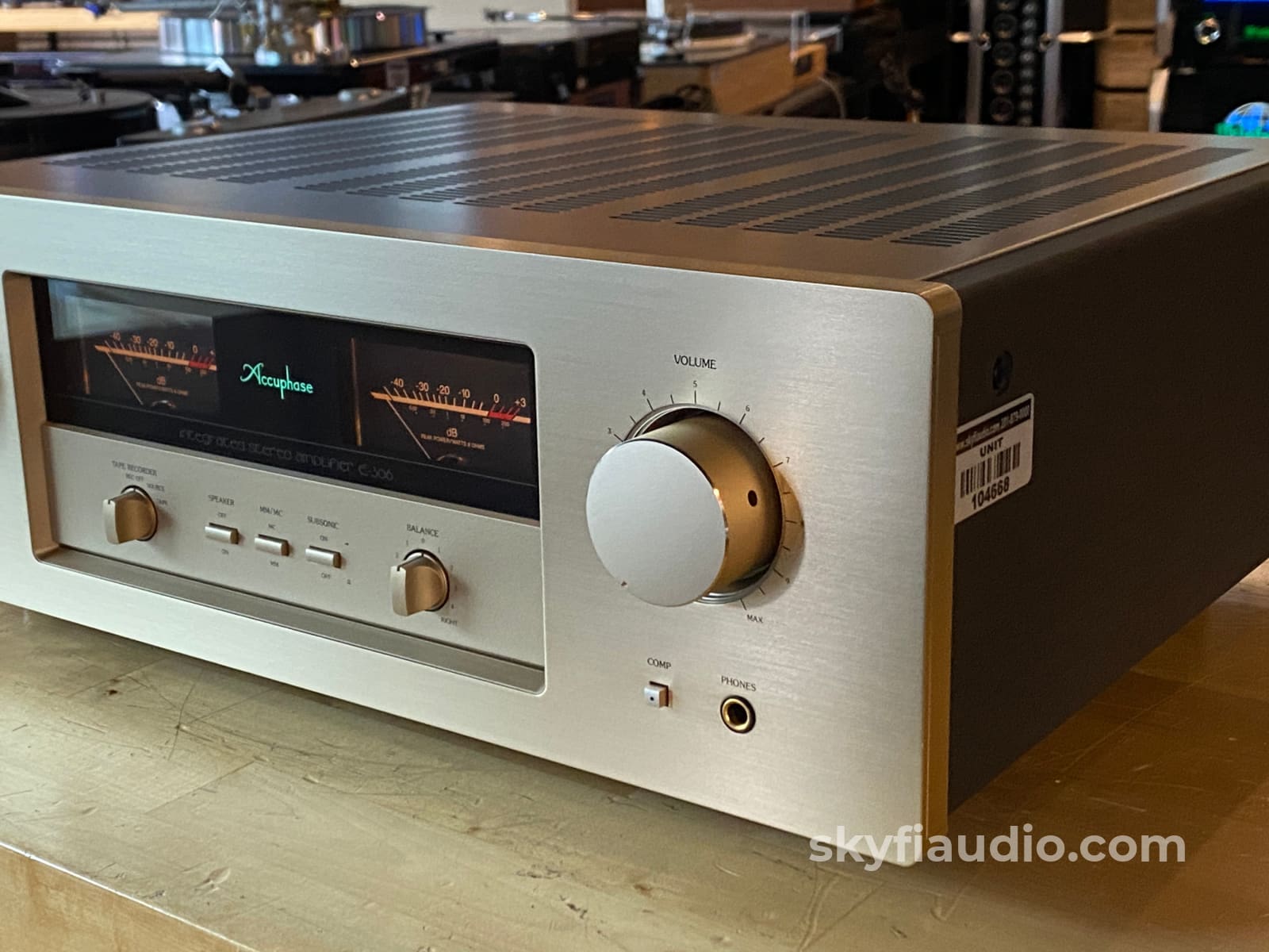 Accuphase E-306 Integrated Amplifier - 100 WPC - Made in Japan