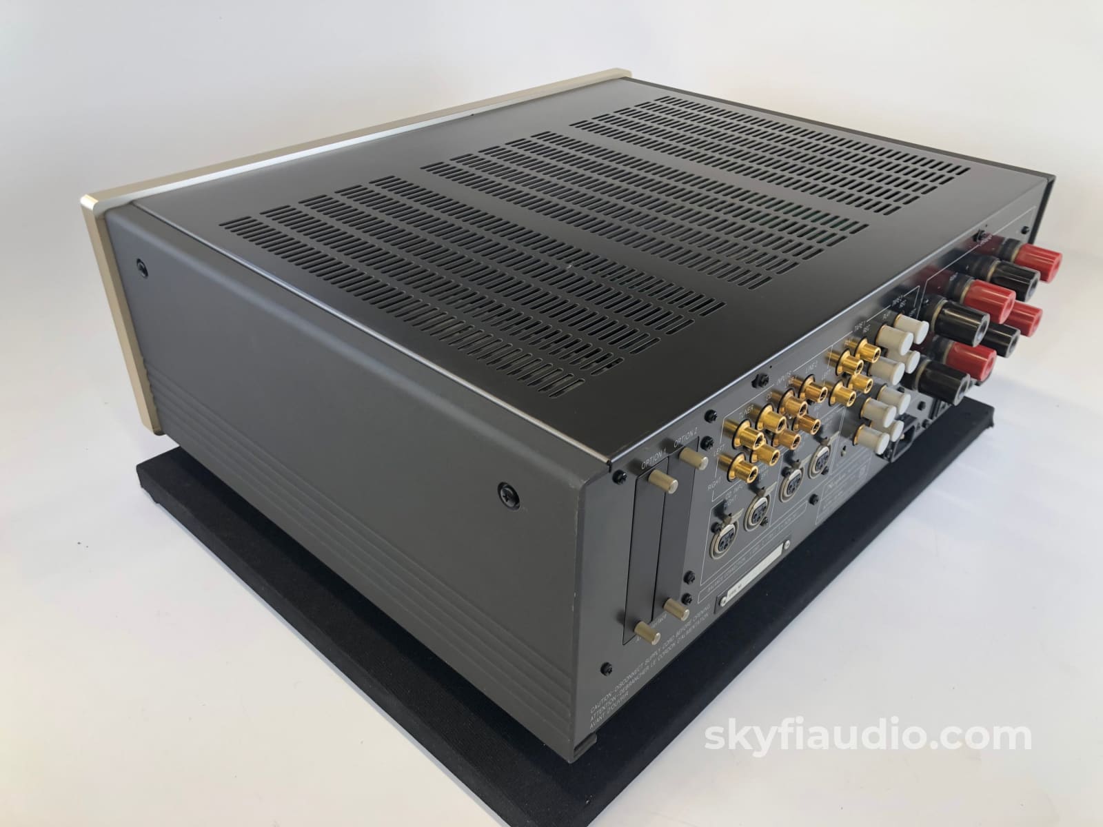 Accuphase E-406V Integrated Amplifier