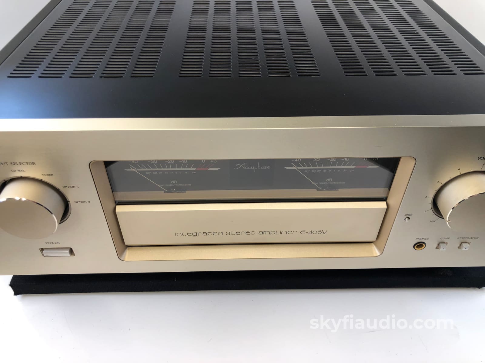 Accuphase E-406V Integrated Amplifier
