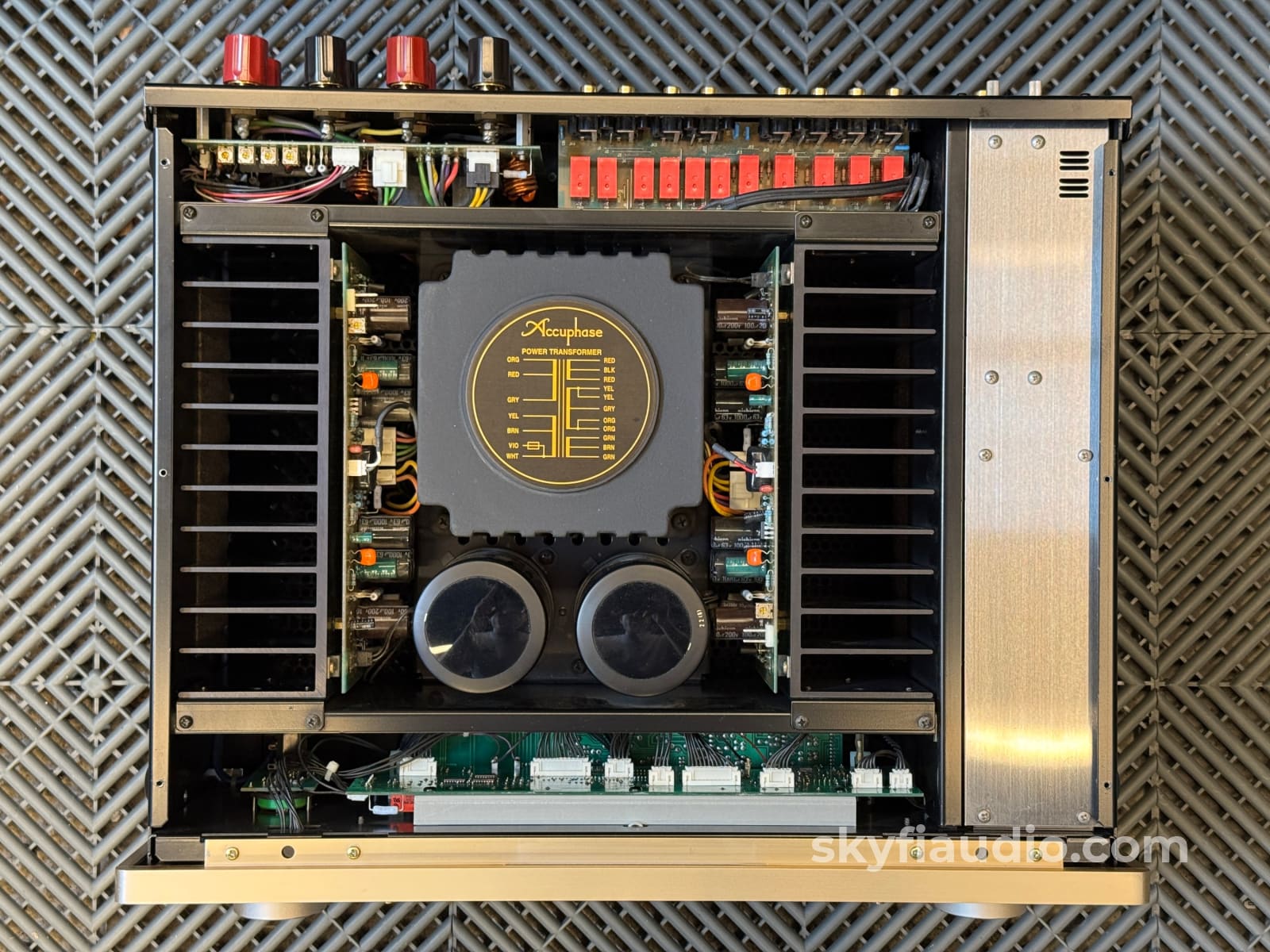 Accuphase E-530 Class A Integrated Amplifier - W/ Remote - CD + Digital