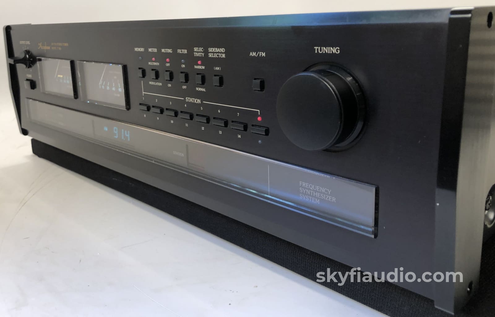 Accuphase T-106 Digital Am-Fm Stereo Tuner