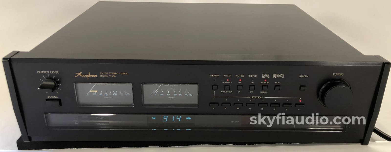 Accuphase T-106 Digital Am-Fm Stereo Tuner