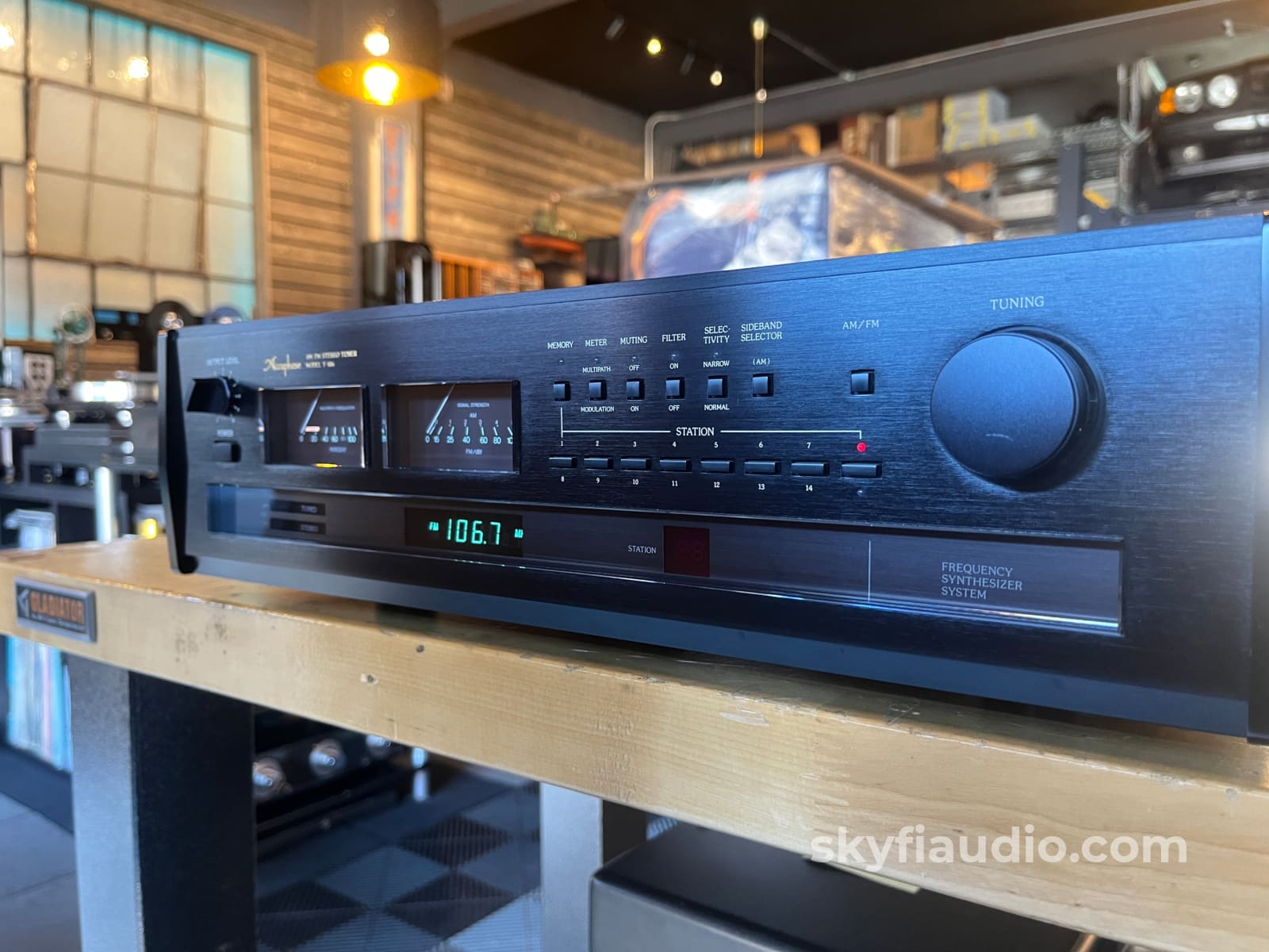 Accuphase T-106 Vintage Tuner