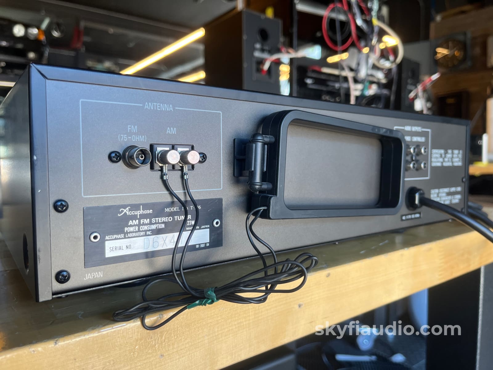 Accuphase T-106 Vintage Tuner