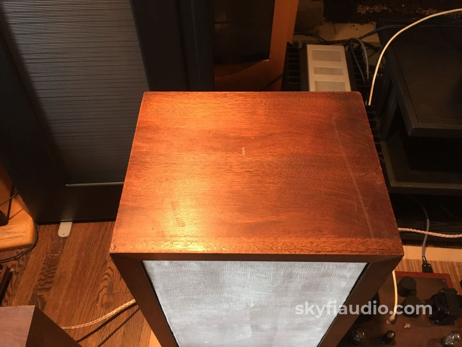 Acoustic Research Ar-3 Speakers