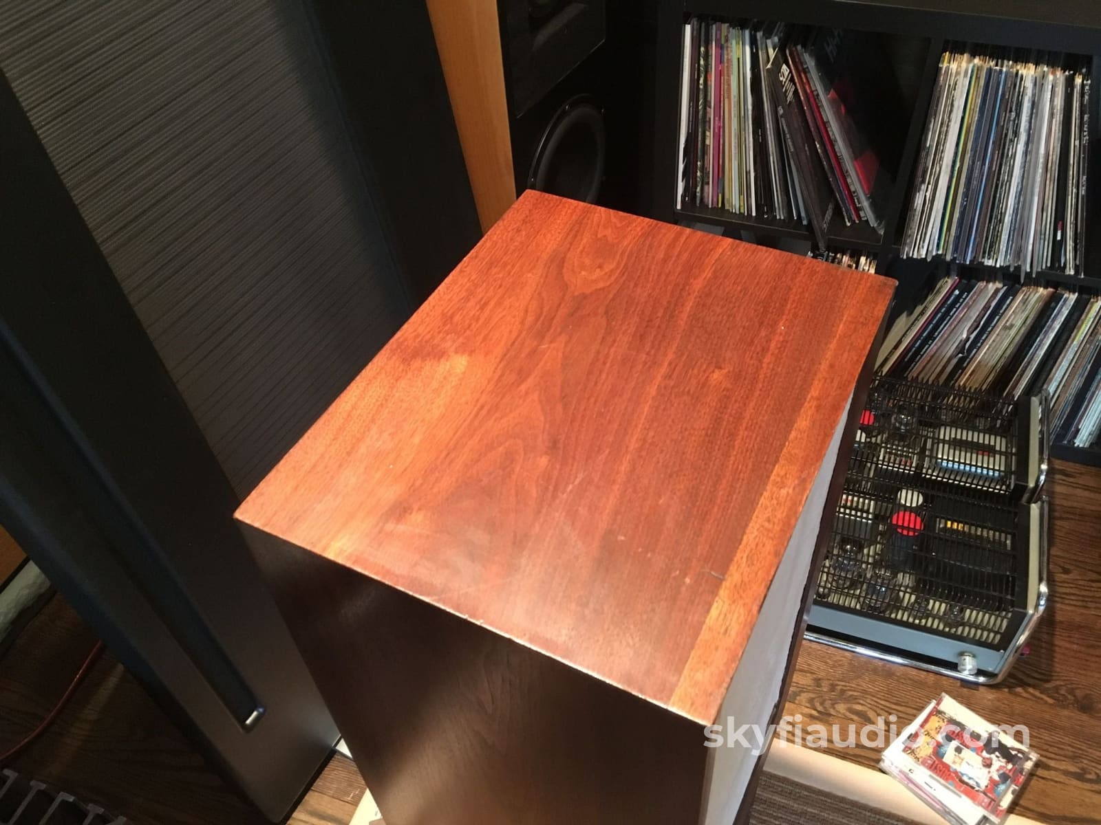 Acoustic Research Ar-3 Speakers