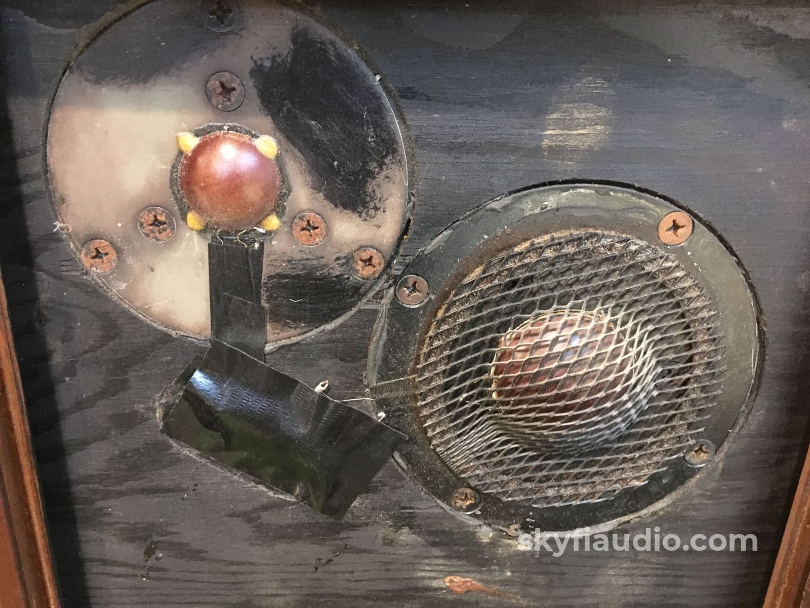 Acoustic Research Ar-3 Speakers