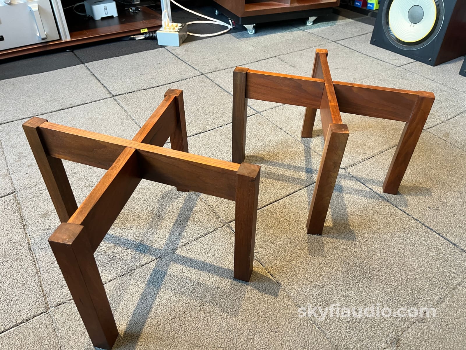 Original Acoustic Research Solid Walnut Stands for AR3 AR3A & Others - Accessory