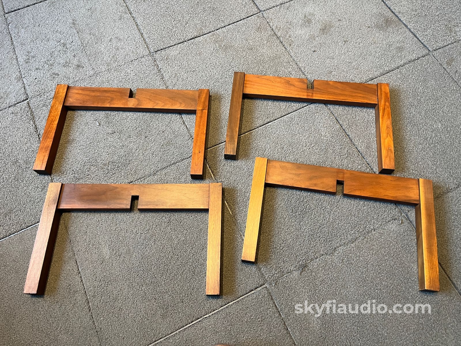 Original Acoustic Research Solid Walnut Stands for AR3 AR3A & Others - Accessory