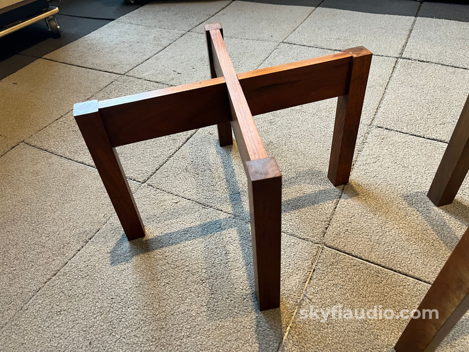 Original Acoustic Research Solid Walnut Stands for AR3 AR3A & Others - Accessory