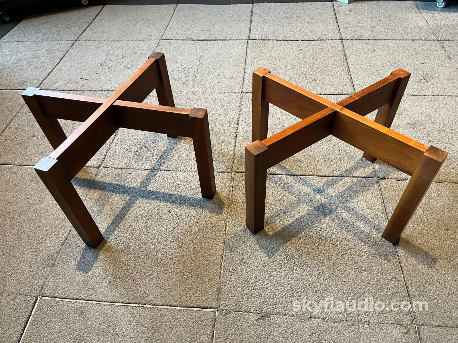 Original Acoustic Research Solid Walnut Stands for AR3 AR3A & Others - Accessory