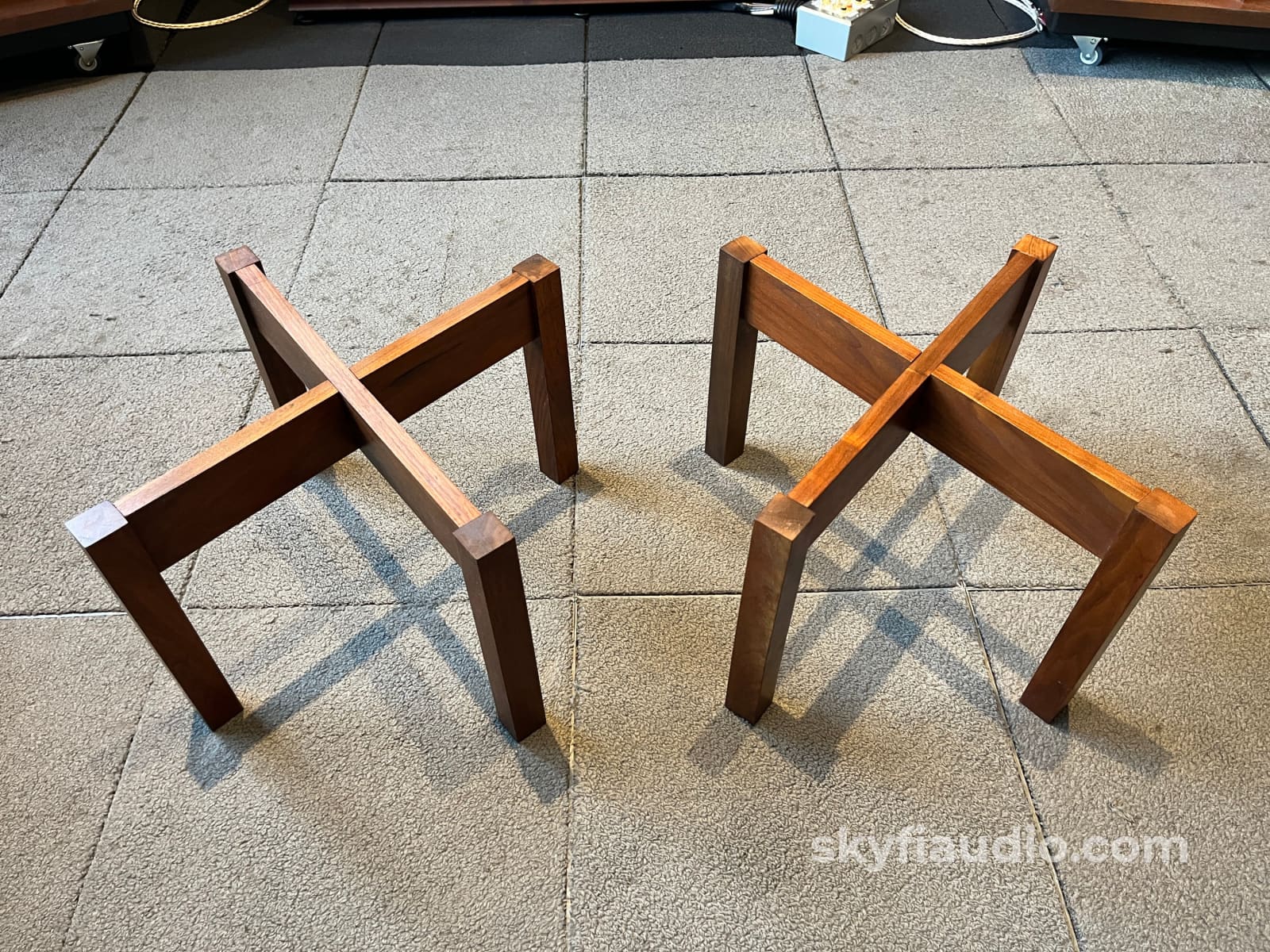 Original Acoustic Research Solid Walnut Stands for AR3 AR3A & Others - Accessory