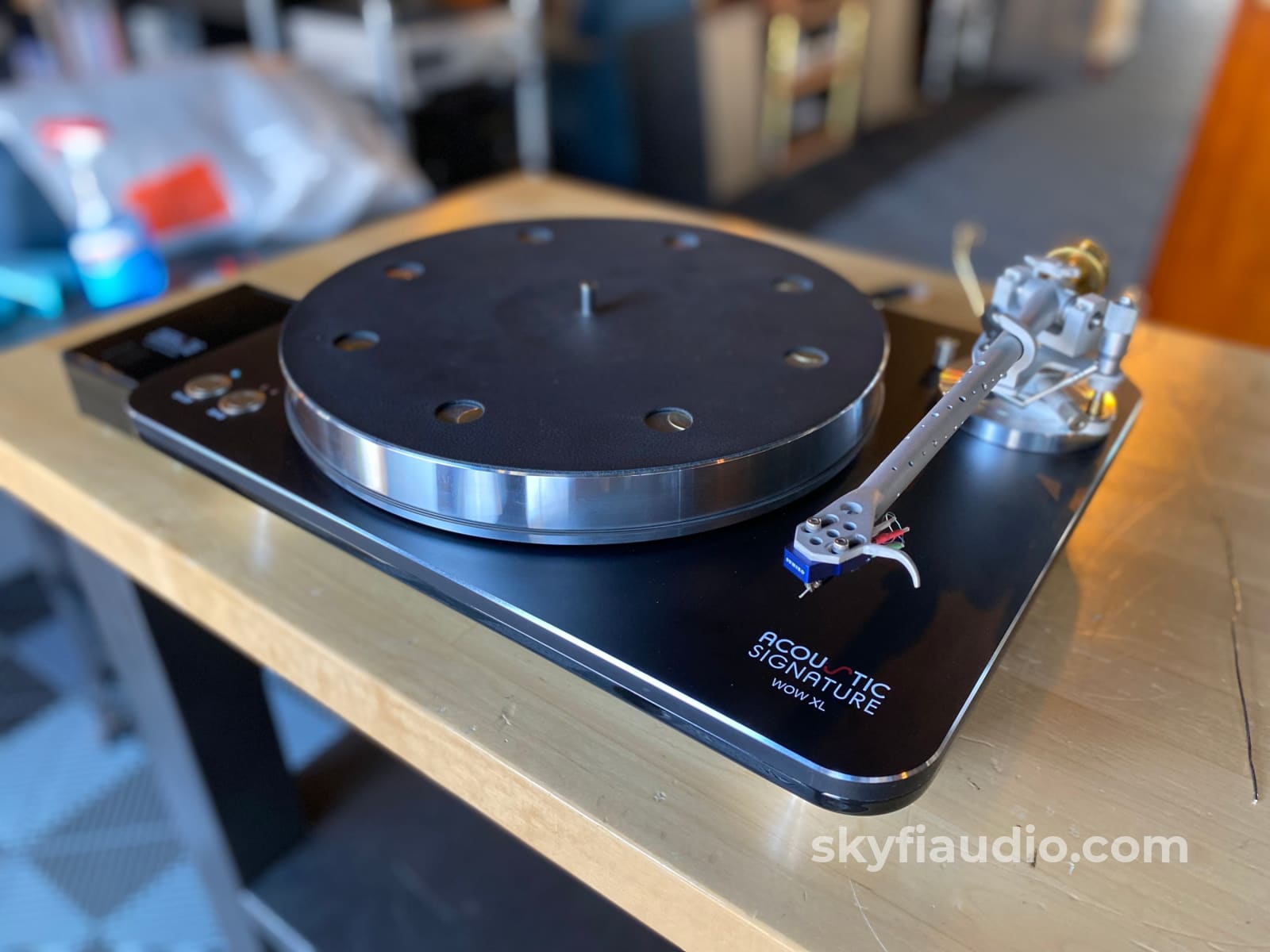 Acoustic Signature WOW XL Turntable w/Upgraded Rega Arm and Sumiko Son