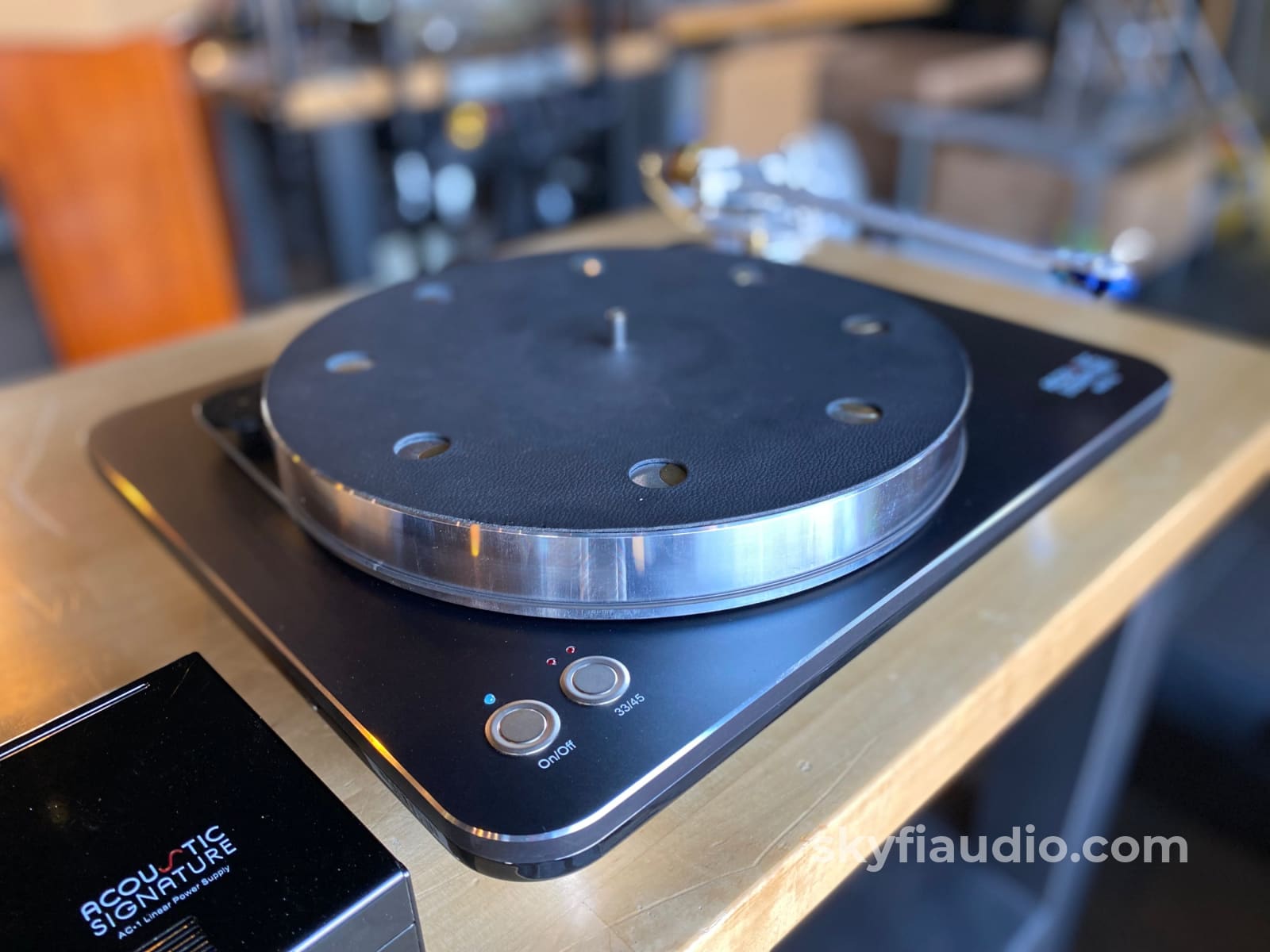 Acoustic Signature WOW XL Turntable w/Upgraded Rega Arm and Sumiko Son