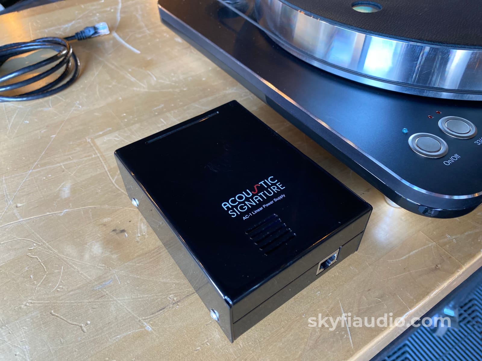 Acoustic Signature WOW XL Turntable w/Upgraded Rega Arm and Sumiko Son