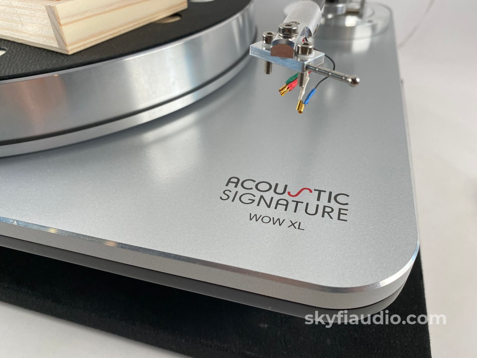 Acoustic Signature WOW XL Turntable With New Sumiko Cartridge