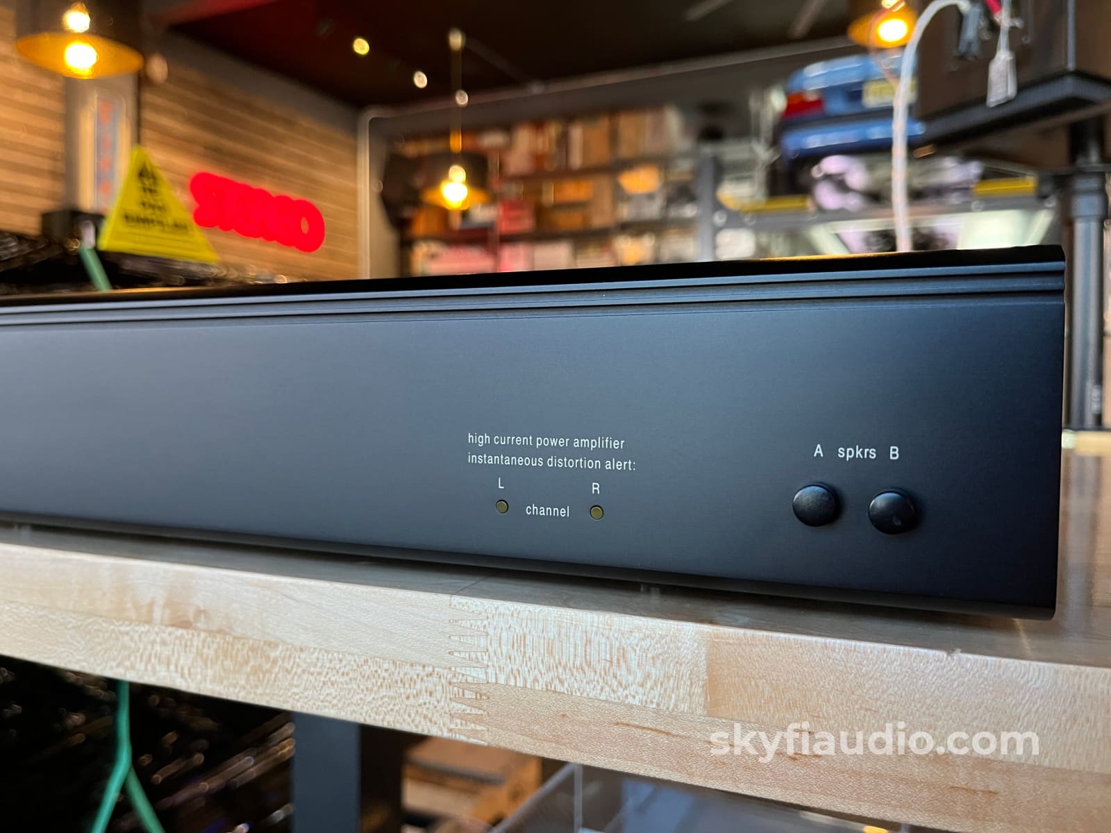 Adcom GFA 535 Solid State Amplfiier With Manual Amplifier