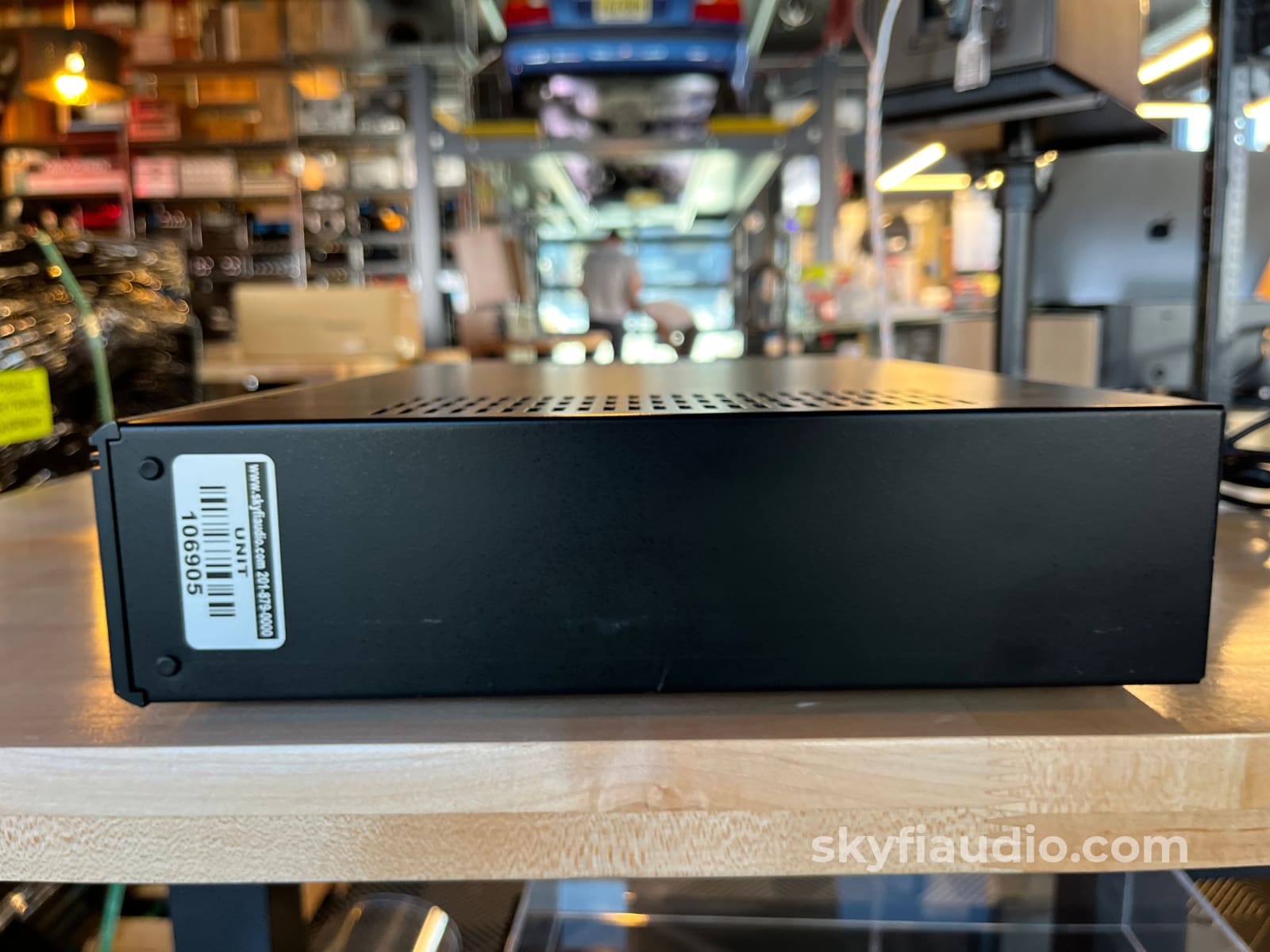 Adcom GFA 535 Solid State Amplfiier With Manual Amplifier