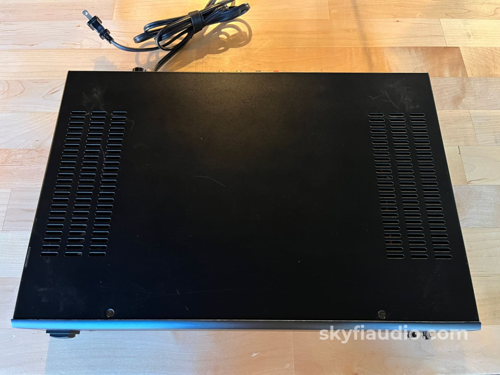 Adcom GFA 535 Solid State Amplfiier With Manual Amplifier