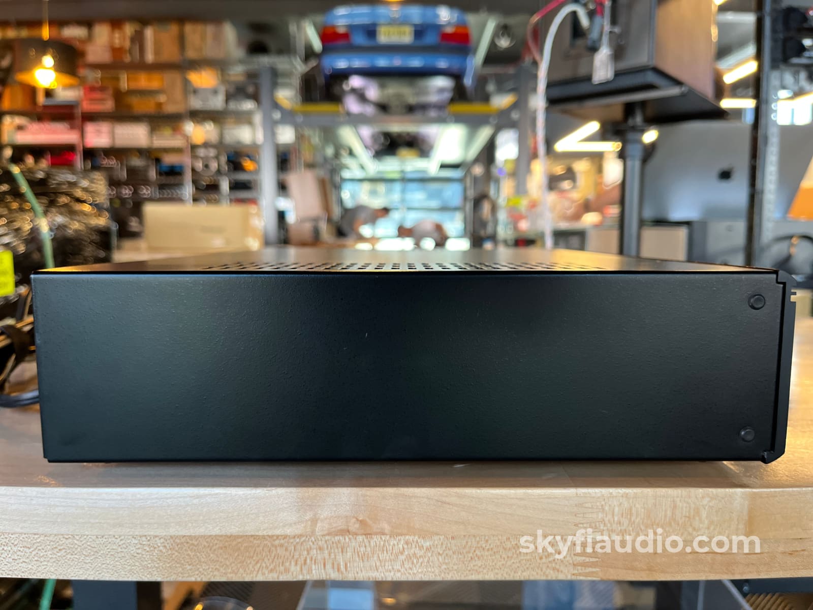 Adcom GFA 535 Solid State Amplfiier With Manual Amplifier