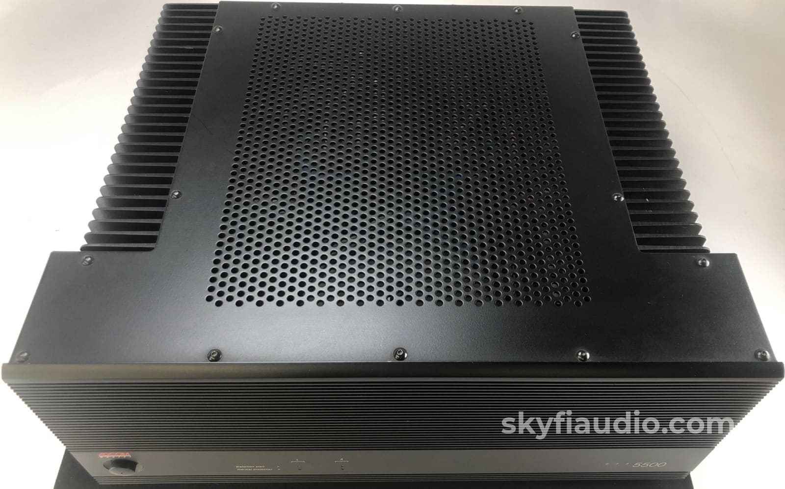 Adcom Gfa-5500 Amplifier - 200 Watts Per Channel