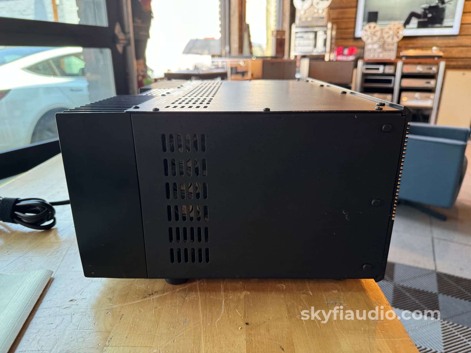 Adcom Gfa-555 Mkii Amplifier- Serviced Amplifier