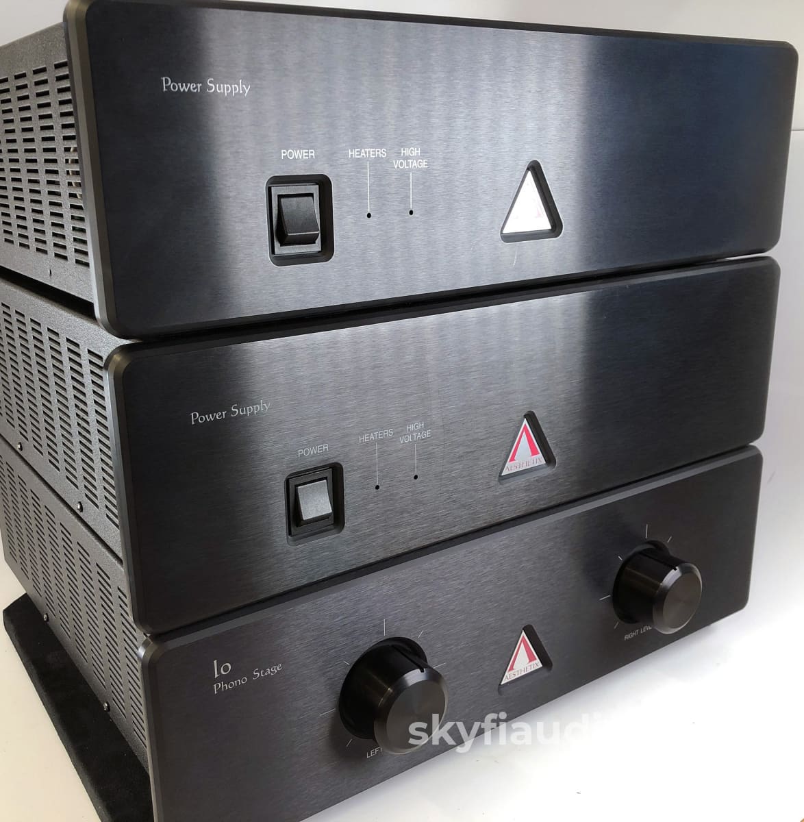 Aesthetix Io Signature All-Tube Phono Stage With Dual Power Supplies Preamplifier