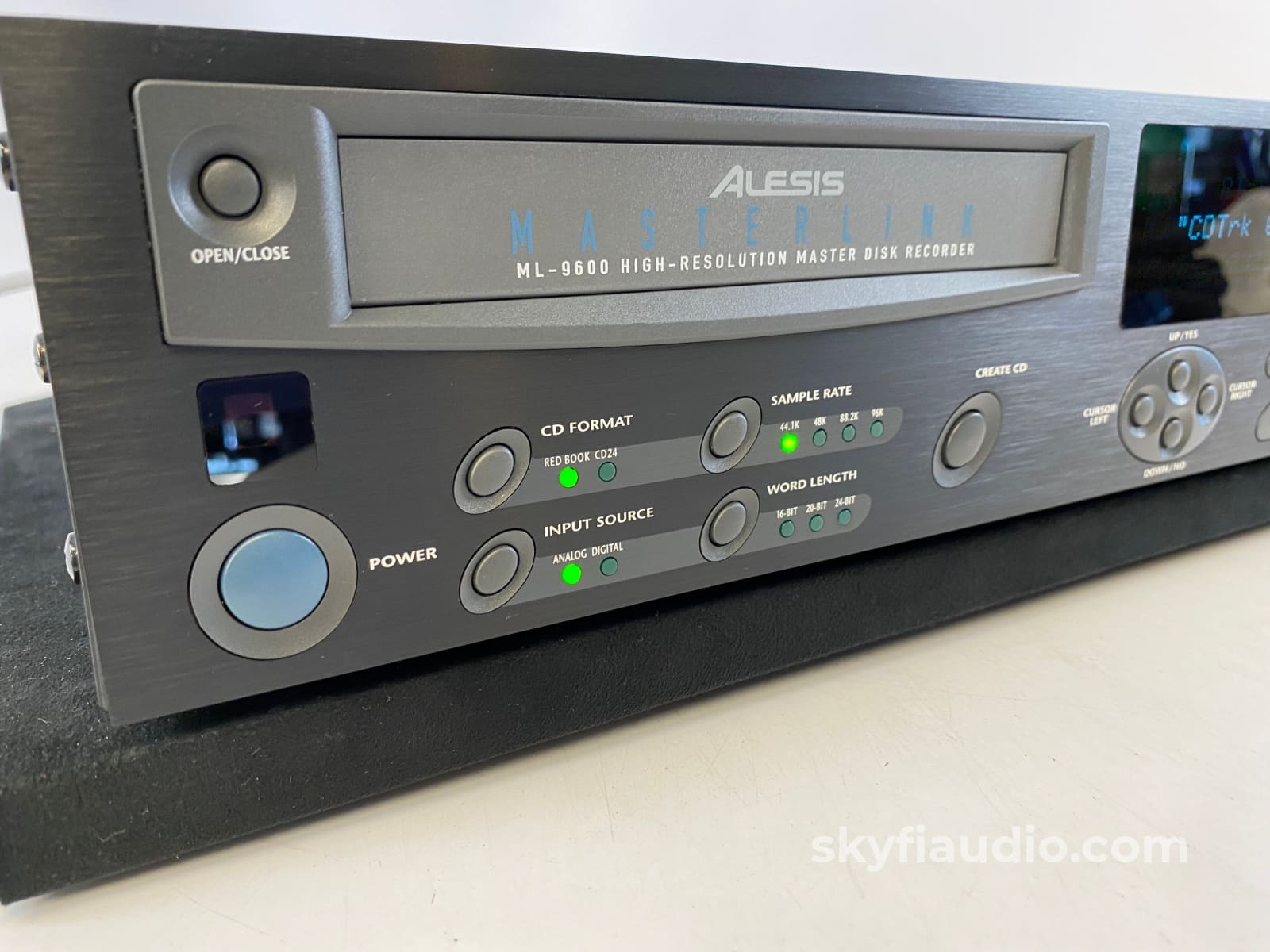 Alesis Masterlink Ml-9600 High Resolution Two-Track Hard Disk Recorder Cd + Digital