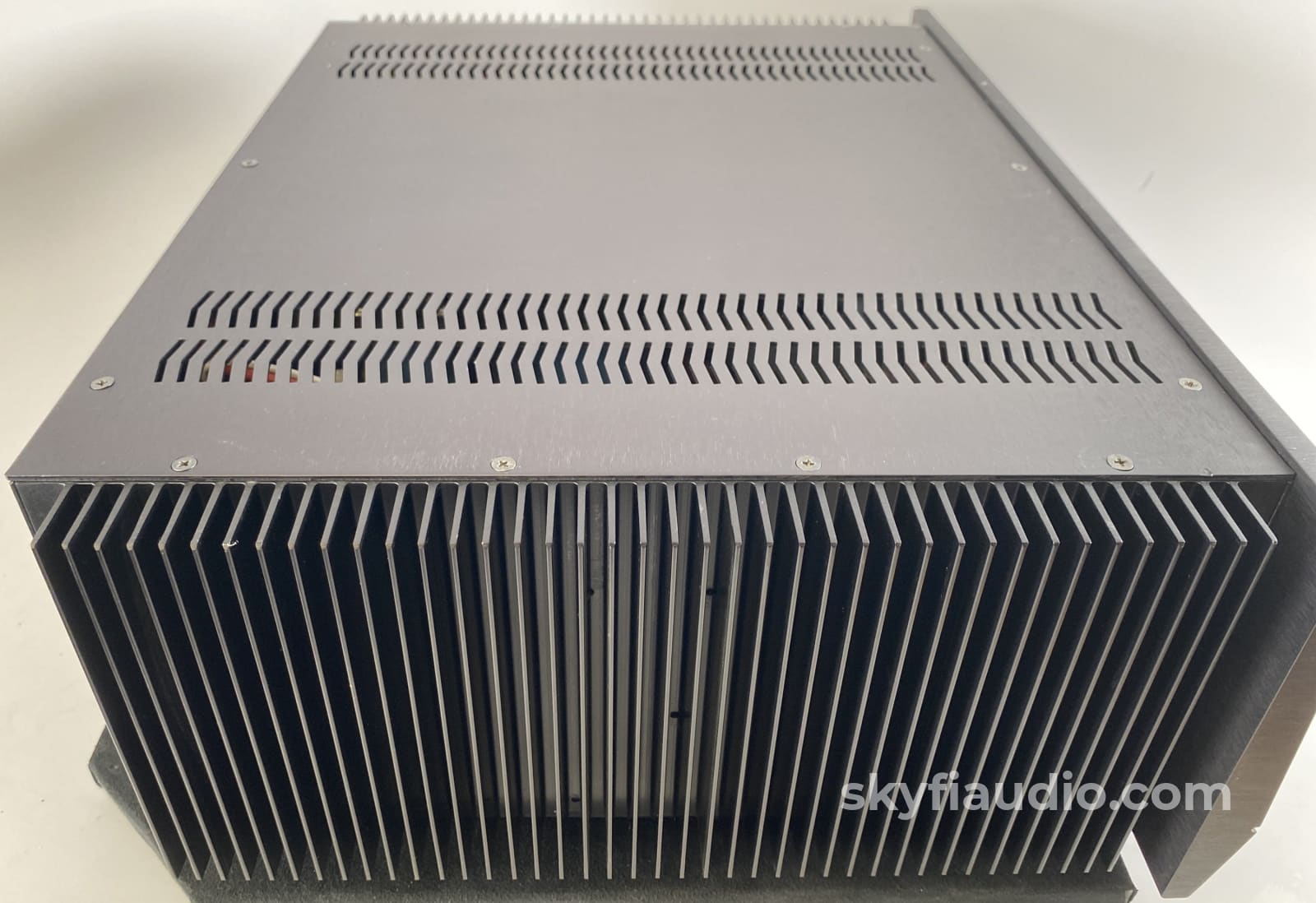 Aragon 8002 Vintage Dual Mono Solid State Amplifier