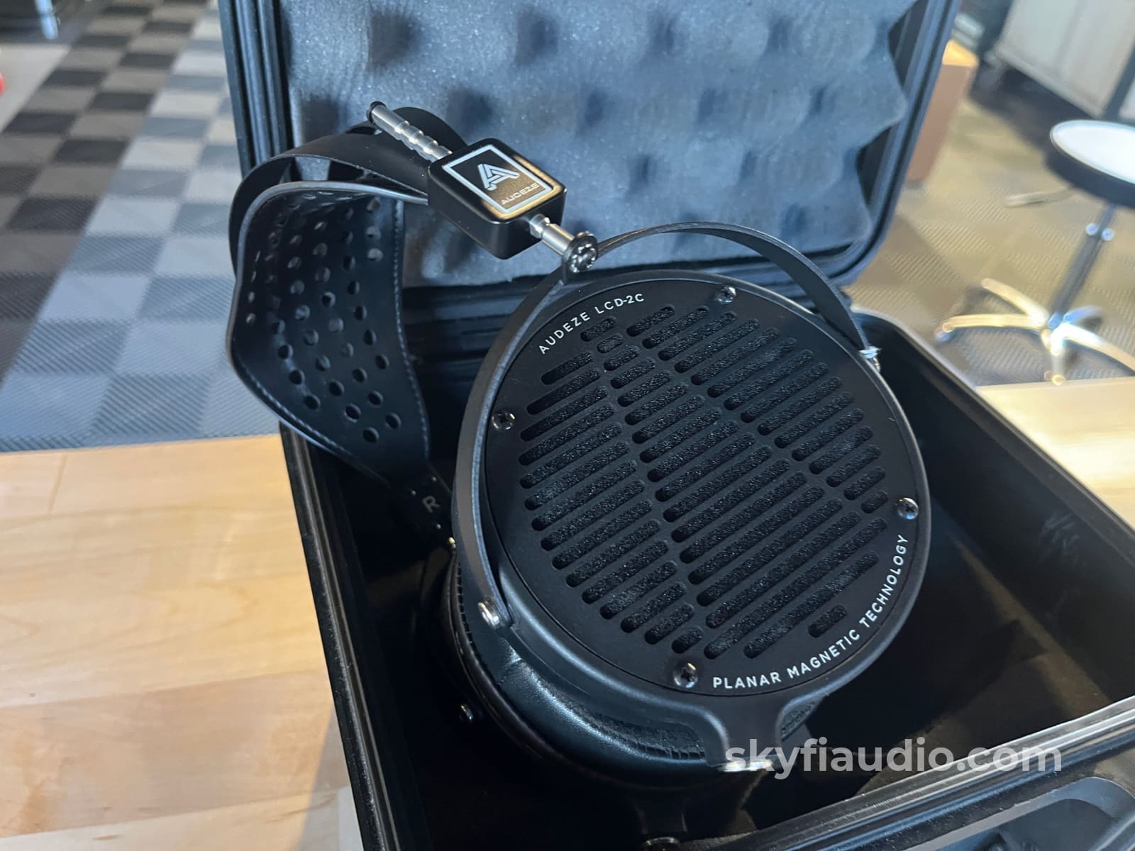 Audeze LCD-2C Planar Magnetic Headphones Headphones