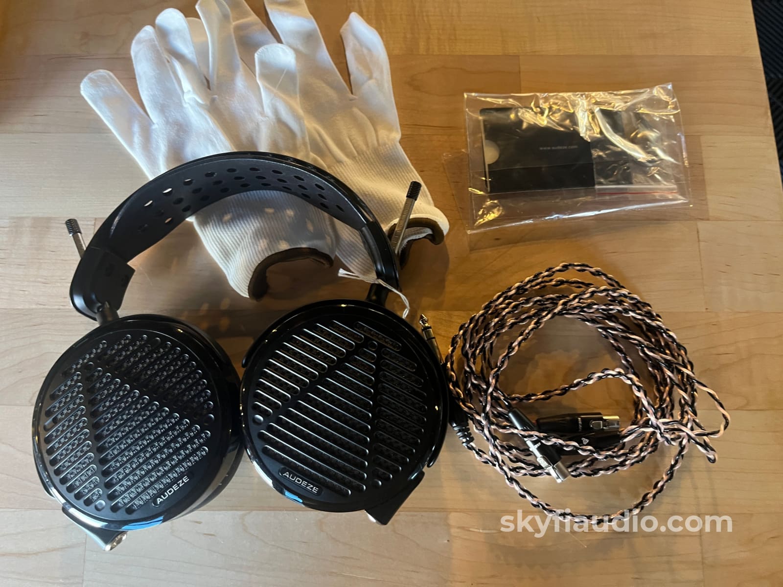 Audeze LCD-5 Planar magnetic headphones Headphones