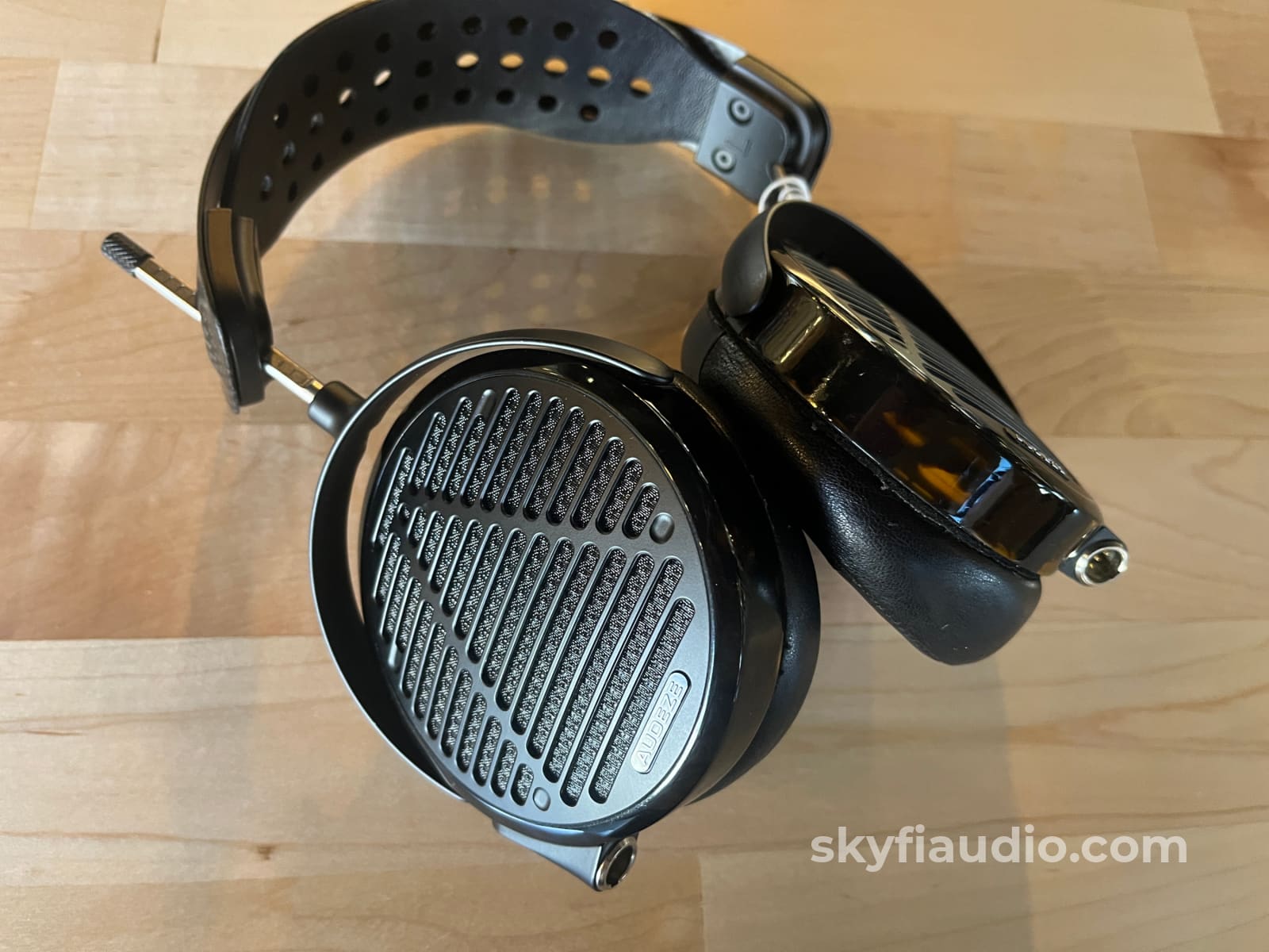 Audeze LCD-5 Planar magnetic headphones Headphones