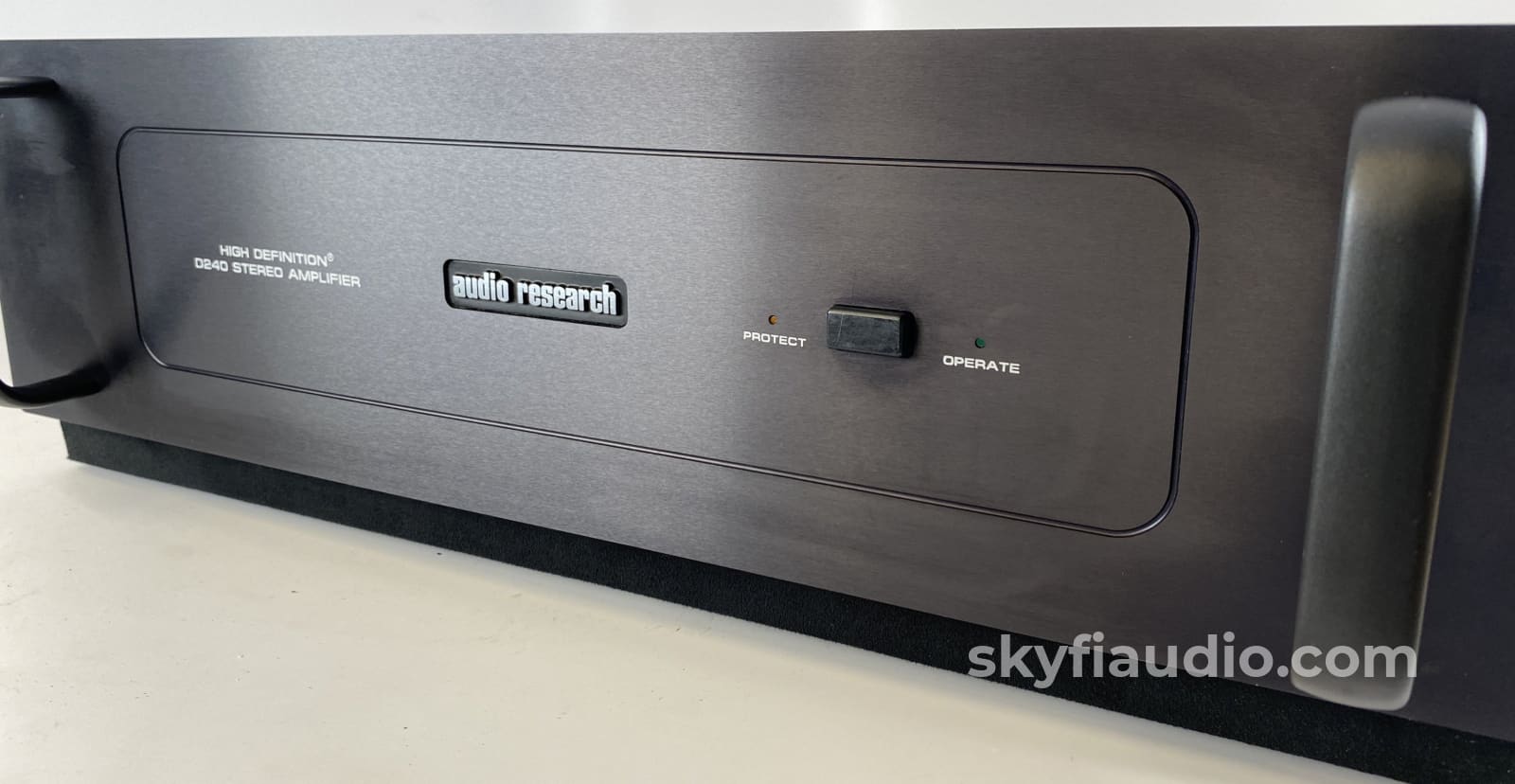 Audio Research D240 Mkii Amplifier - Serviced And Powerful