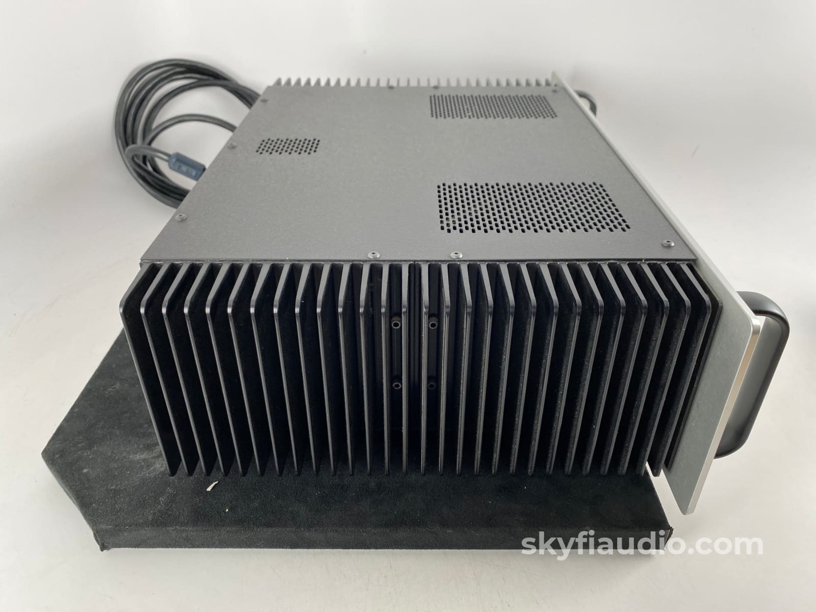 Audio Research D240 Solid State Amplifier