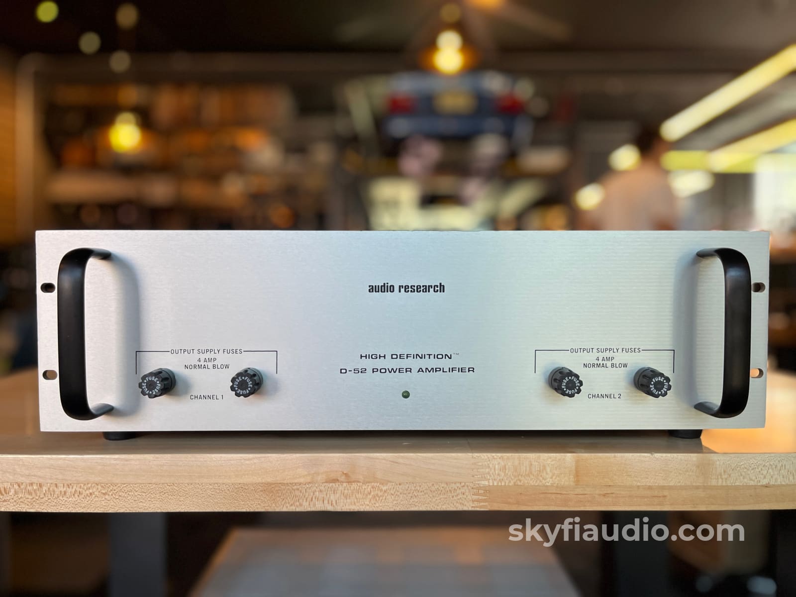 Audio Research D52 Vintage Solid State Amplifier Amplifier