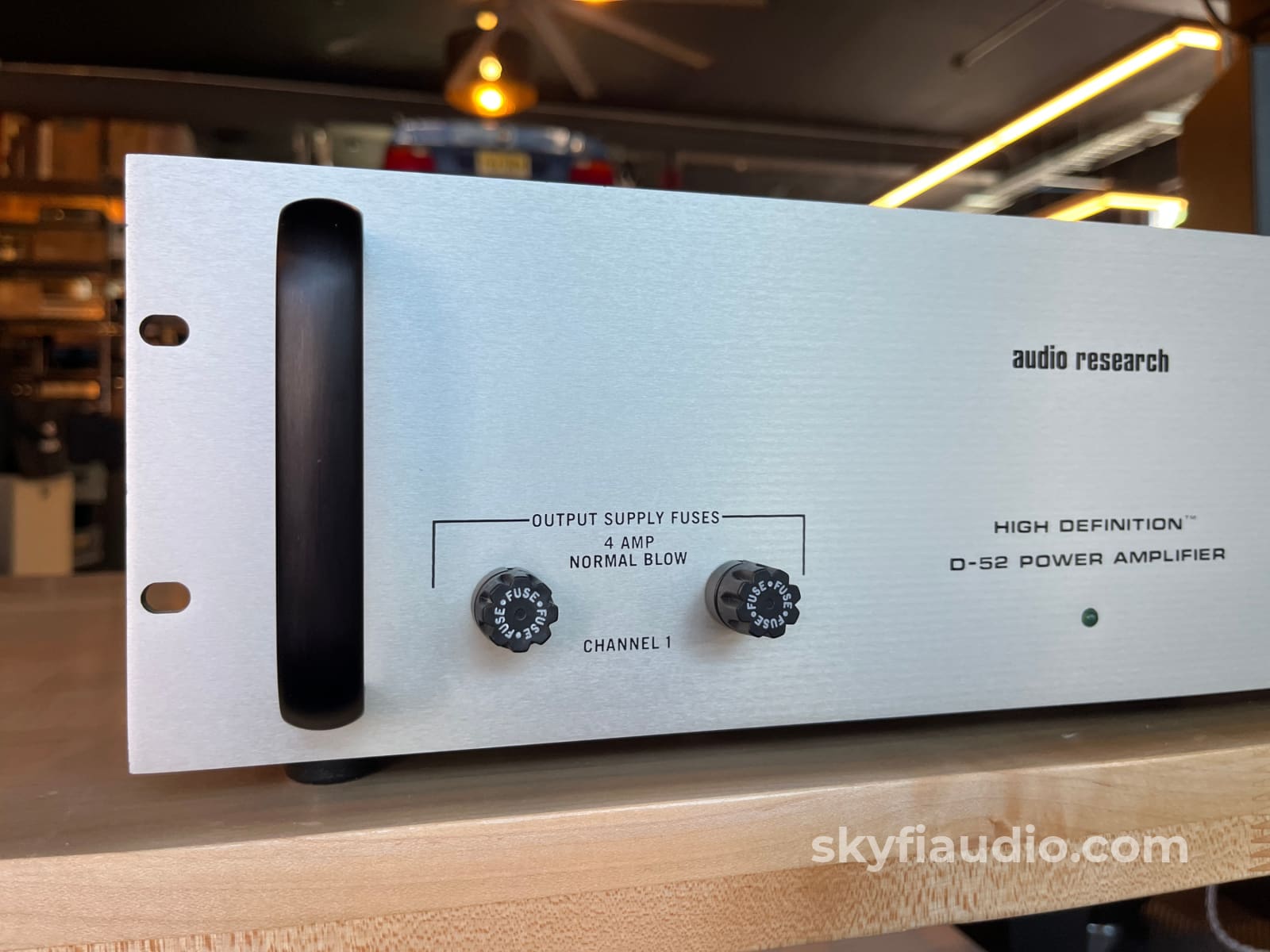 Audio Research D52 Vintage Solid State Amplifier Amplifier